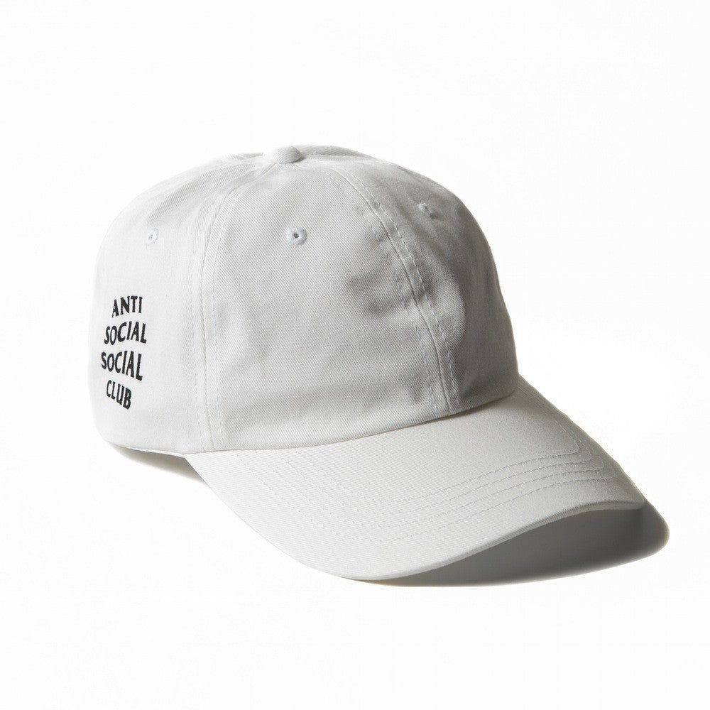 CASQUETTE ÉTRANGE